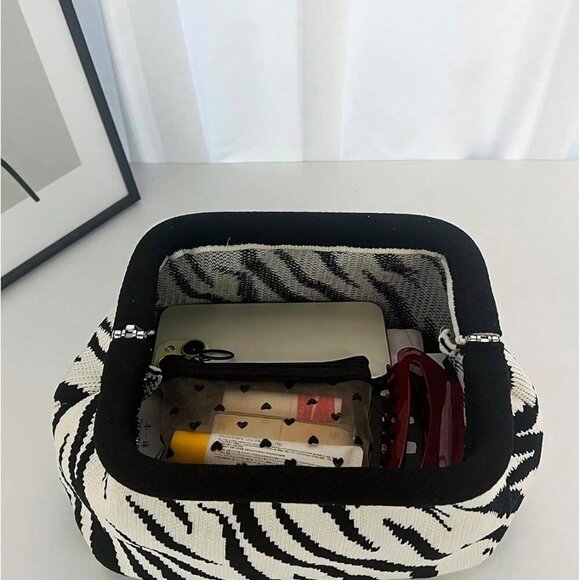 Women's Crocheted Crossbody Clutch Bag Zebra Stripe Cloud Shape - Picture 4 of 7